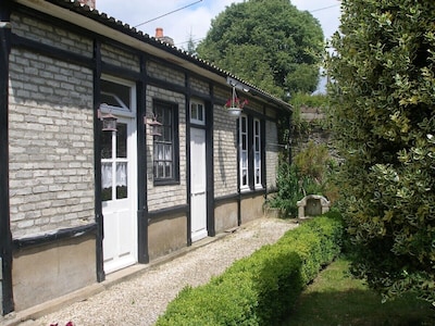 Riverside cabaña en Josselin medieval, ideal para hacer turismo o relajarse