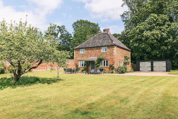 Park Cottage, Fring: Front elevation and garden