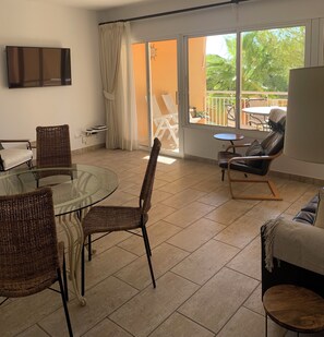 Open plan living room with dining area.  Smart TV and wifi Google Nest speaker.
