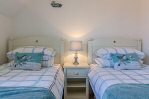 The Haven, Wells-next-the-Sea: Bedroom two with twin beds
