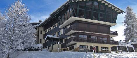 Ski-in/ski-out Studio Marg on Chavannes piste is managed by Alpxscape 