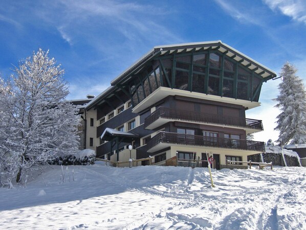 Ski-in/ski-out Studio Marg on Chavannes piste is managed by Alpxscape 