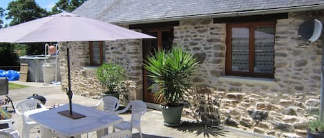 Patio to the front of the cottage