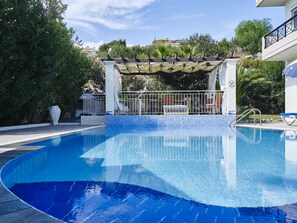 Villa Francesca. Pool and Dining Pergola