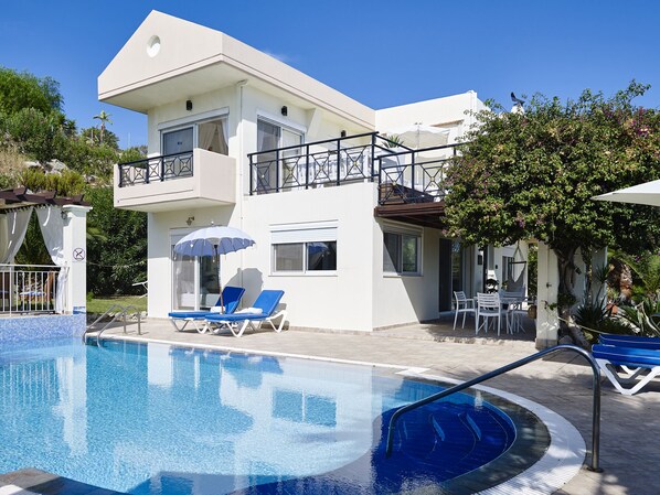 Villa Francesca and pool.