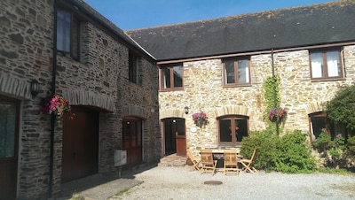 Refurbished, Spacious, Stylish, Well Equipped Family Holiday Cottage - Sleeps 12