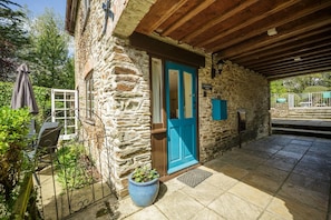 Front door to Gatehouse West.