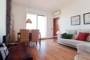 salle-appartement-terrasse-sagrada-familia-barcelone