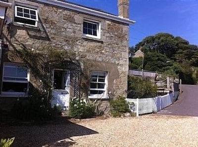 Lovely Cottage With Magnificent Sea Views, Minutes From Beaches & Coastal Path
