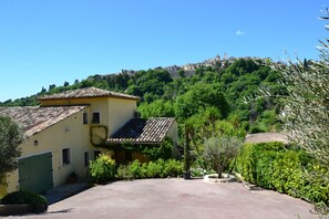 Driveway with view of St Paul which attracts 2 million visitors per year 