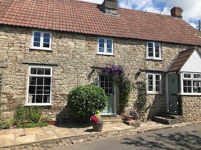 Cottage In Village Lage, umgeben von schöner Landschaft