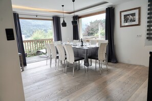 Sunny dining area with patio doors onto south facing balcony