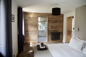 Large Master bedroom suite with private balcony