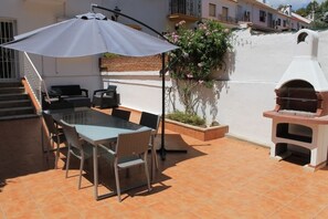 Back Terrace towards 'lounge area'