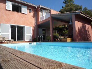 terrasse et piscine