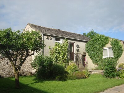 Garden Cottage - encantadora cabaña en la pequeña aldea rural de Pardshaw Hall
