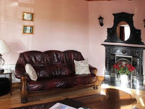 Living room. Sattelite T.V.