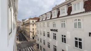 Experience the best of city living with a front-row seat to Lisbon's city center.
#citycenter #culture #cityview #portugal #pt #lisbon