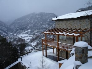 Casa y vista en invierno