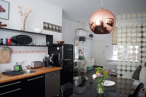 Kitchen & Dining