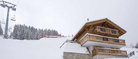 View of the Chalet from Les Masses Piste