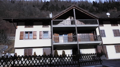 Drei-Zimmer-Wohnung im alpinen Stil für eine Familie, die Natur und Sport liebt