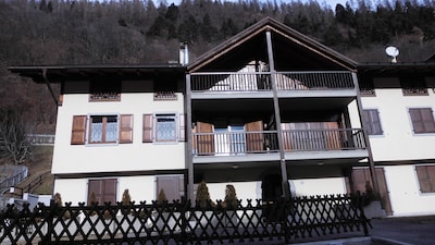 Apartamento de tres habitaciones estilo montaña para una familia que ama la naturaleza y el deporte