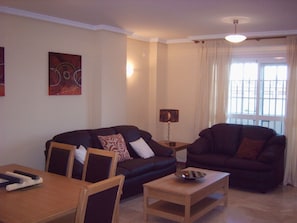 Large modern lounge with Satellite TV & DVD