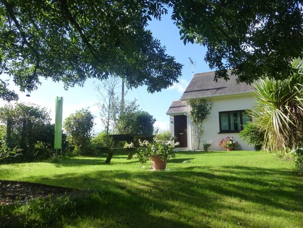 Front of cottage.
