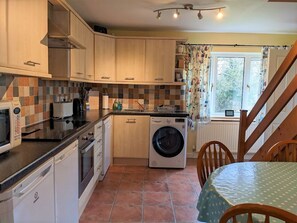 Well equipped kitchen. Dining area  