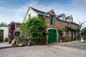 Patio & forecourt parking