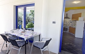 Outdoor dining