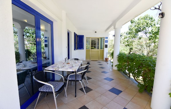 Outdoor dining