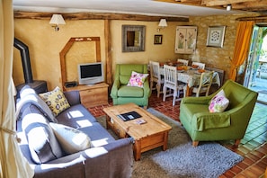 Open plan sitting and dining area