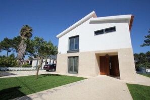 Front view of Casa Marcelo