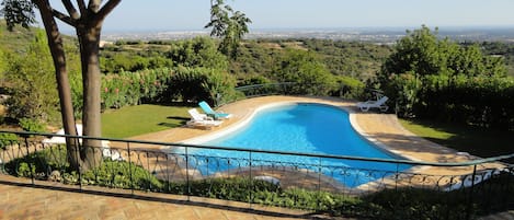 Lovely very private pool (not overlooked) with stunning panoramic coastal views.