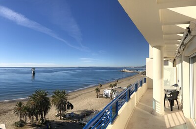 Apartment am Strand mit Pool und Meerblick