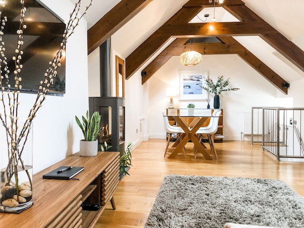 Upstairs living/dining room