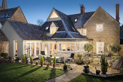 Teachers House, Cotswolds, 5* Lux Cottag, Enc Garden,nr Stow, Stratford & Oxford
