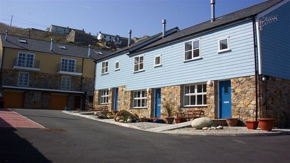 4,5 AND 6 HARBOUR MEWS