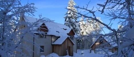 Glencraig (and garage) in the snow