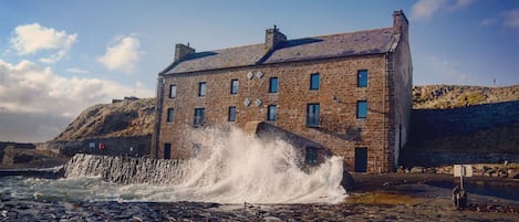  Keiss Harbour House, 1833. Designed by naval architect James Bremner.