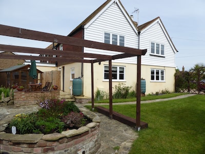 Close to beach 3 bed Grade 11 Listed Cottage in Pett Level near Hastings and Rye