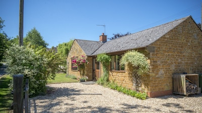 Copperstones, se encuentra en una ubicación tranquila e idílica en medio de colinas en los Cotswolds