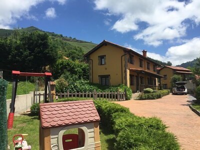 CASA 1
Casas Rurales Los Avellanos.
3 casas,4 personas en cada una. 
