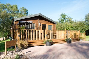 Woodys Lodge, 3 bedroom property, dog friendly and has its own private hot tub