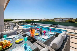 Al fresco dining overlooking pool area