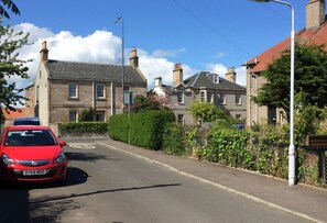 Lady Wynd, Pittenweem (Wild Harbour far right)