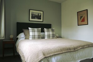 Bedroom with king size bed