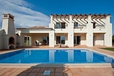 Stunning 4 Bedroom Luxury Villa En Martinhal con grandes vistas al mar